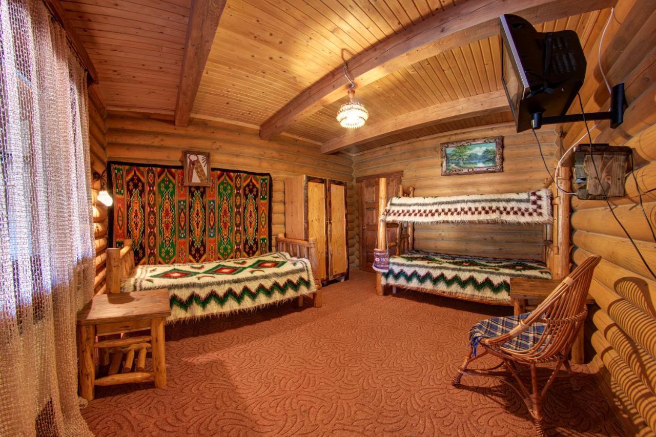 Hotel Gutsulia Boekovel Kamer foto