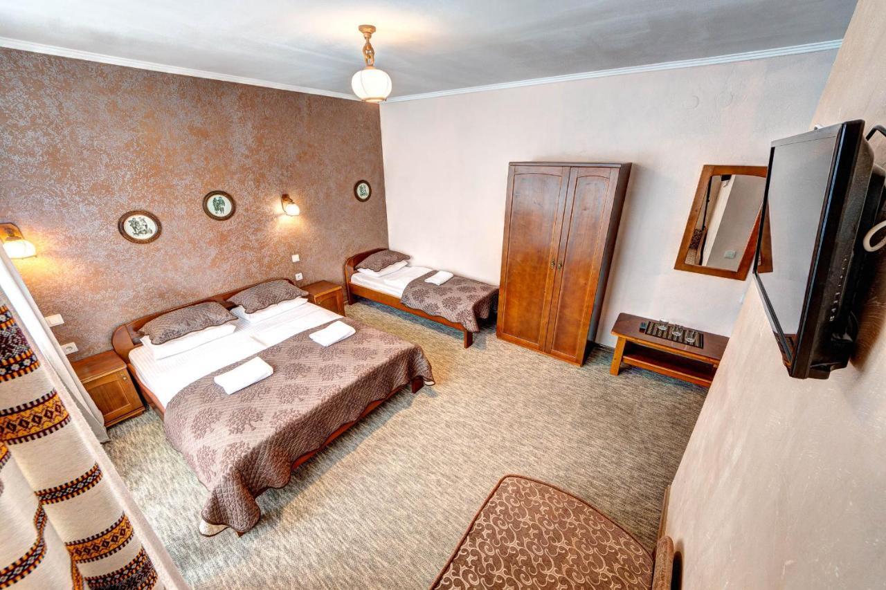 Hotel Gutsulia Boekovel Buitenkant foto