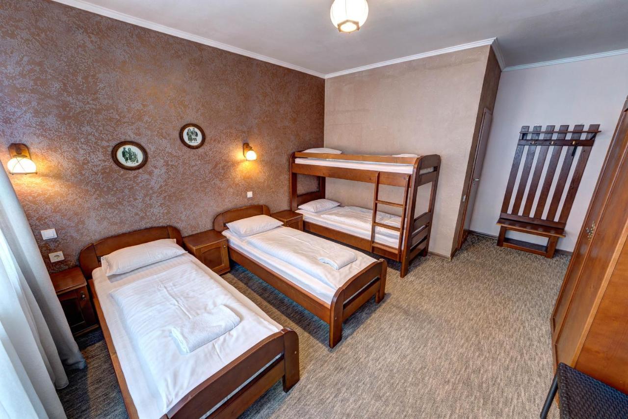 Hotel Gutsulia Boekovel Buitenkant foto